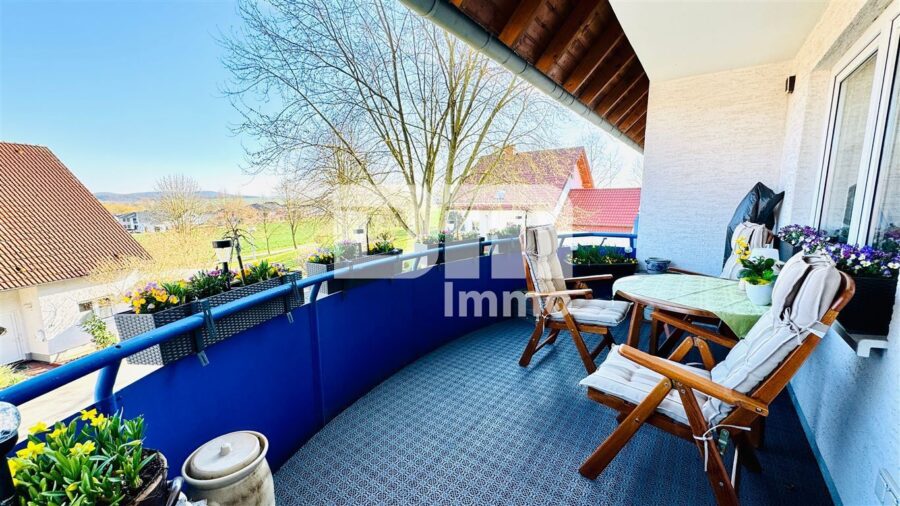 (R)eserviert!Gepflegtes Mehrfamilienhaus mit 7 Wohneinheiten - 1.OG links Balkon